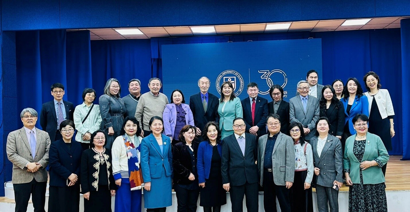 ОУУБИС-ИЙН 30 ЖИЛИЙН ОЙГ УГТСАН ҮЕ ҮЕИЙН БАГШ НАР БОЛОН АНГИЙН ДАРГА НАРЫН УУЛЗАЛТЫГ ЗОХИОН БАЙГУУЛАВ