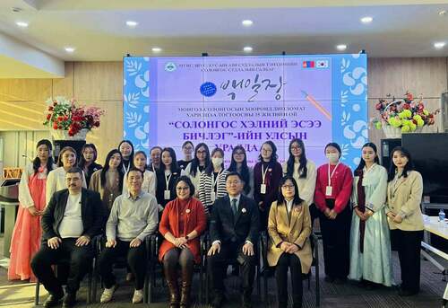 Солонгос хэлний эсээ бичлэгийн улсын уралдаанд тэргүүн байр эзэллээ